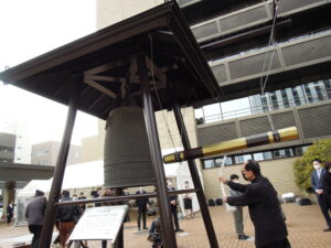 千年和鐘を打鐘